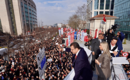 Ekrem İmamoğlu Adliye Önünde On Binlere Seslendi: “Adalet İçin Mücadeleye Devam”