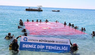 Konyaaltı Sahili’nde deniz dibi temizliği yapıldı
