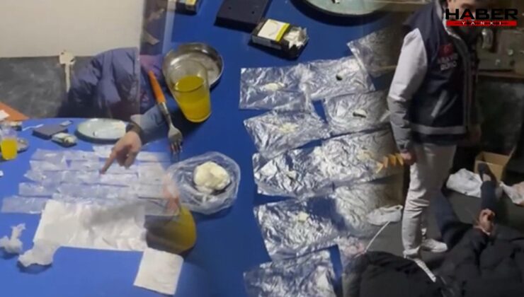 Kumar baskınında uyuşturucu paketleriyle karşılaştılar!