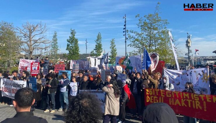 Liseliler protesto için Beşiktaş'ta bir araya geldi! Üniversiteliler de destek veriyor