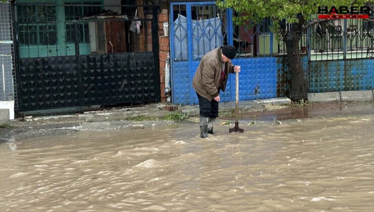 Uşak'ta sağanak yağış etkili oldu