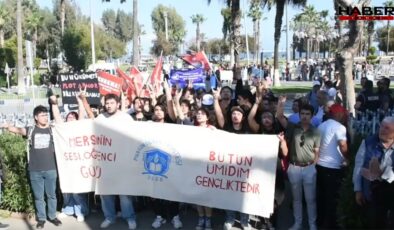 1 Mayıs kutlamasında 'bozkurt işareti' kavgası