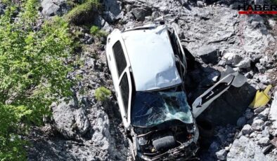 Antalya'da uçuruma devrilen otomobildeki 1 kişi öldü, 1 kişi yaralandı
