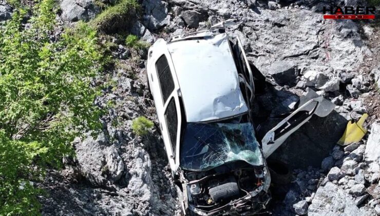 Antalya'da uçuruma devrilen otomobildeki 1 kişi öldü, 1 kişi yaralandı