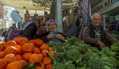 Bahar ayında çilek ve domates zirvede
