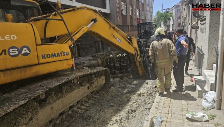 Bayrampaşa'da yol çöktü! 1 işçi göçük altında