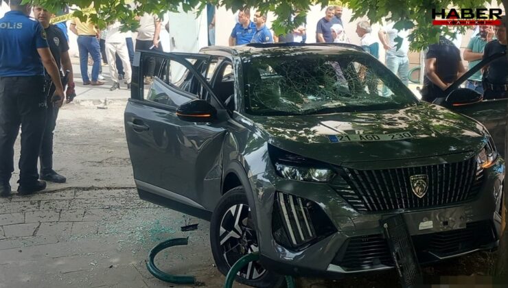 Bir araç hastane bahçesindekilerin arasına daldı: Bir kişi öldü!