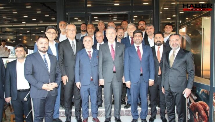 Devletin valisi, partinin neferi gibi: Hulusi Akar’ı AKP’lilerle birlikte uğurladı