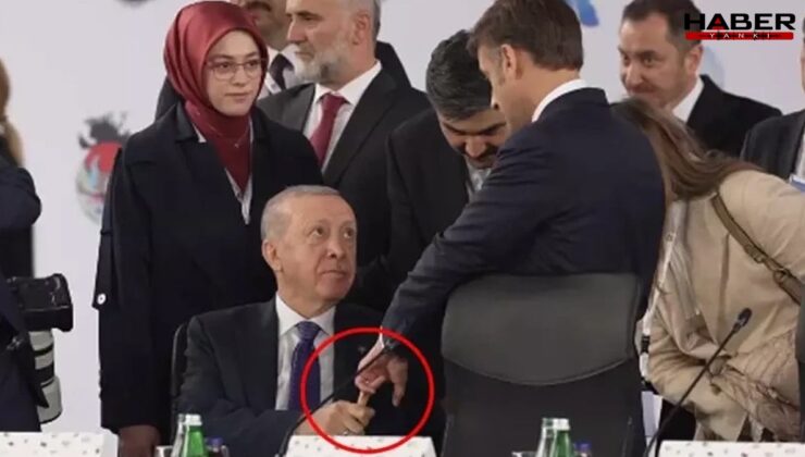 Dünyanın konuştuğu görüntü: Parmağını sıktı bırakmadı! Erdoğan, Macron'un üstünlük kurma çabasına izin vermedi