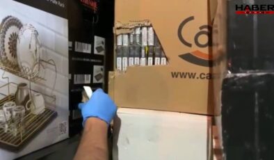 Durdurulan minibüsten 35 bin paket kaçak sigara çıktı