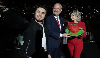 Emiralem Çilek Festivali’ne muhteşem başlangıç