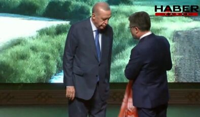 Erdoğan, Bakan Yumaklı'nın uzattığı Yörük poşusunu takmadı