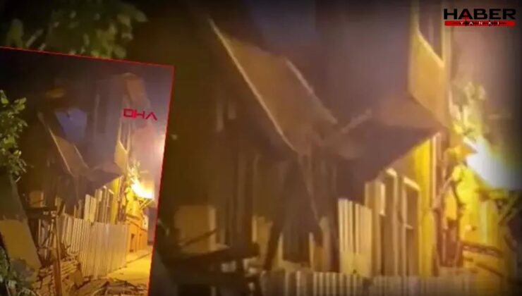 Fatih'te ahşap bina çöktü! Müdahale ediliyor