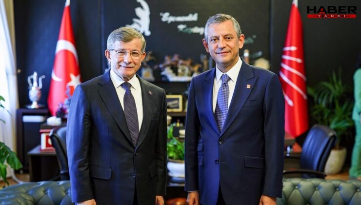 Özgür Özel ile Ahmet Davutoğlu Meclis'te bir araya geldi
