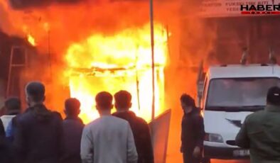 Rize'de oto döşemeci atölyesi alev alev yandı