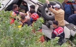 Şarampole devrilen kamyonette 5 kişi yaralandı