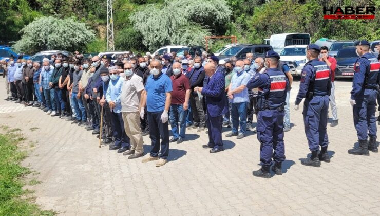 Şehri alarma geçiren ölüm: 1,5 yaşındaki Metehan'ın cenazesine herkes maskeyle geldi
