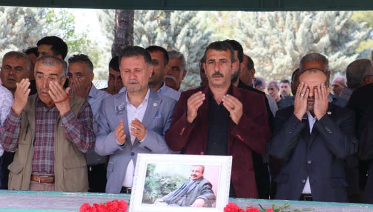 Sırrı Süreyya Önder için Diyarbakır'da gıyabi cenaze namazı kılındı