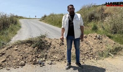 'Benden izin alınmadı' dedi, yolu trafiğe kapattı