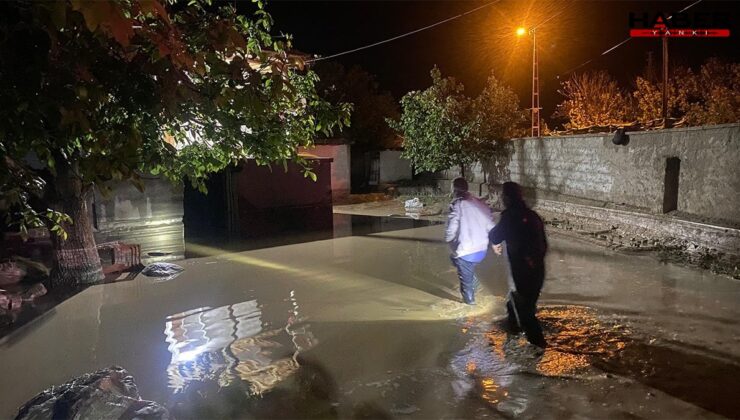 20 dakikalık yağış hayatı felç etti: 1 ev yıkıldı, 3 ev ağır hasarlı