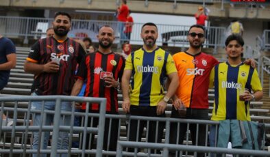 ABD'deki Türkler, milli maça akın etti