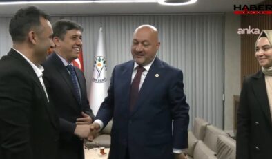 AKP'li Kurt'un basın kartı sözlerini DEM Partili isim düzeltti