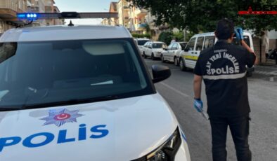 Alkolü arkadaşlar birbirini bıçakladı