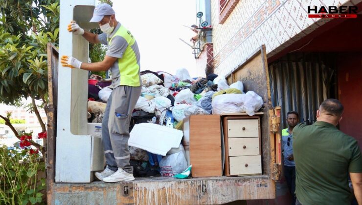 Antalya'da iki evden 8 kamyon çöp çıktı