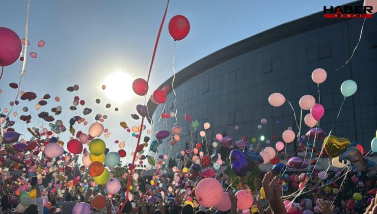 Binlerce kişi toplanmış, balonlar gökyüzüne bırakılmıştı: Minik Azra hayatını kaybetti