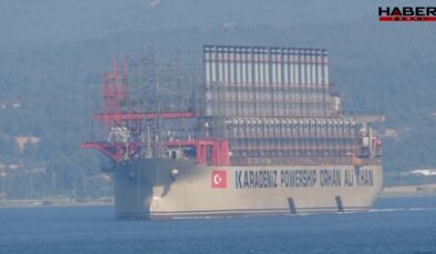 Dünyanın en büyük enerji gemisi Çanakkale Boğazı'ndan geçti