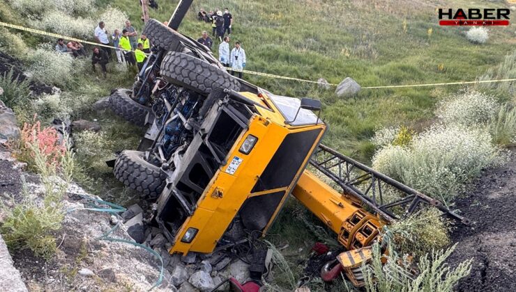 Erzurum'da vinç devrildi: 1 ölü