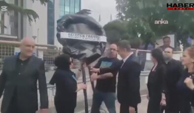 Gelecek Partisi’nden İsrail Başkonsolosluğu önünde siyah çelenkli protesto
