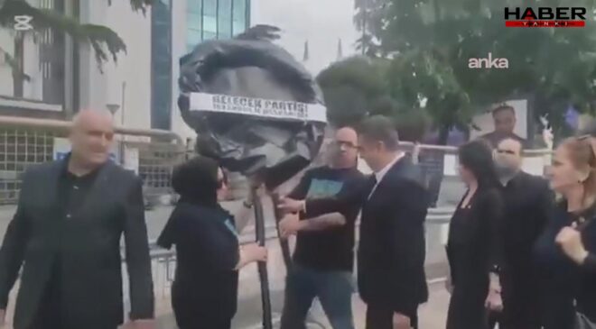 Gelecek Partisi’nden İsrail Başkonsolosluğu önünde siyah çelenkli protesto
