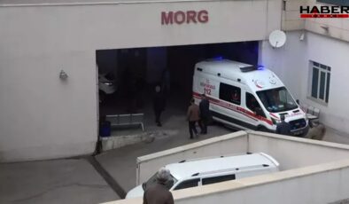 Hafriyat kamyonu devrildi: Feci kaza can aldı