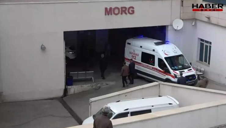 Hafriyat kamyonu devrildi: Feci kaza can aldı