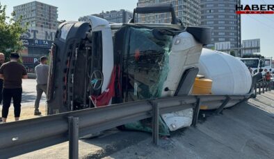 İstanbul'da kontrolden çıkan beton mikseri yola devrildi