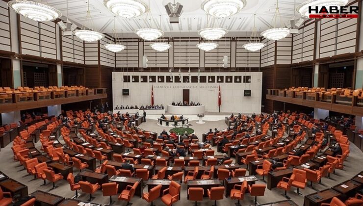 Meclis'te gergin anlar! Katip Başkanvekilinin masasına vurdu ortalık karıştı