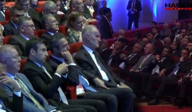 Ödül töreninde dikkat çeken Selçuk Bayraktar- Ali Koç karesi