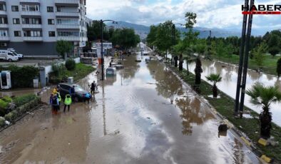 Trabzon'da sağanak caddelerde sele döndü