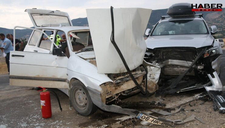 Amasya'da iki otomobil çarpıştı: 3 yaralı