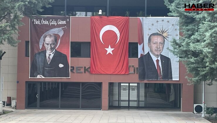 Atatürk’ü yok sayan devlet kurumlarına üniversiteden anlamlı yanıt