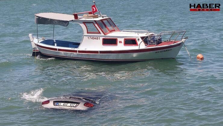 Balıkesir'de kontrolden çıkan araç denize düştü