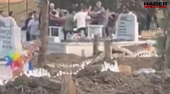 Cenazeyi bırakıp mezarlıkta kavgaya tutuştular
