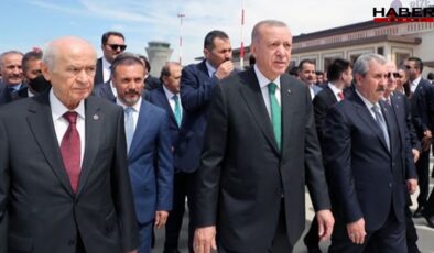 Eleştirilerin Ardından Sürpriz Zirve: Erdoğan, Bahçeli, Destici Bir Araya Geldi