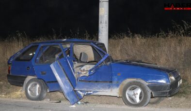 Eskişehir'de otomobil direğe çarptı: 1’i ağır 4 yaralı