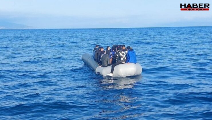 Foça açıklarında 24 düzensiz göçmen yakalandı