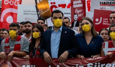 Gençlerden, tutuklu Mehmet Murat Çalık'a sarı maskeli destek