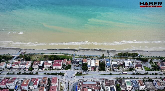Görüntü Türkiye'den: Deniz 3 renge büründü
