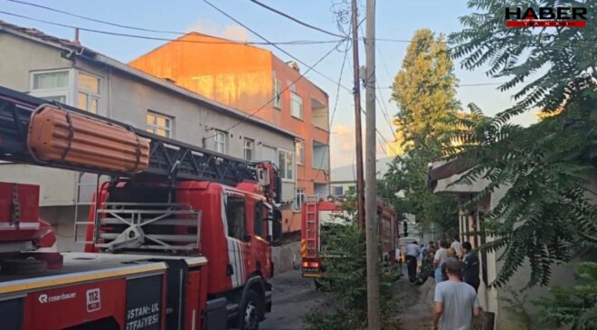 İstanbul'da 3 katlı binanın çatısı küle döndü