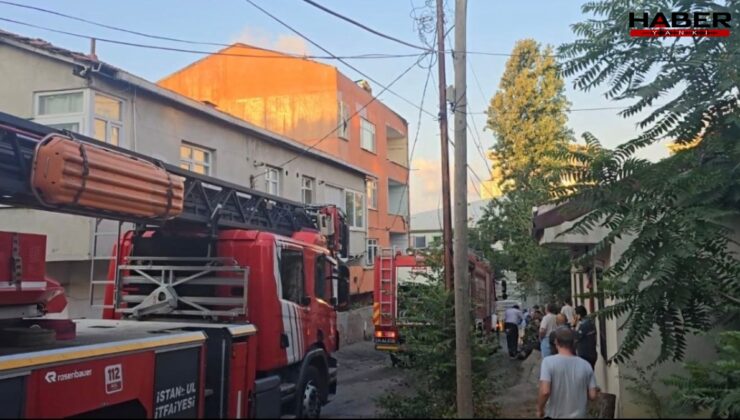 İstanbul'da 3 katlı binanın çatısı küle döndü